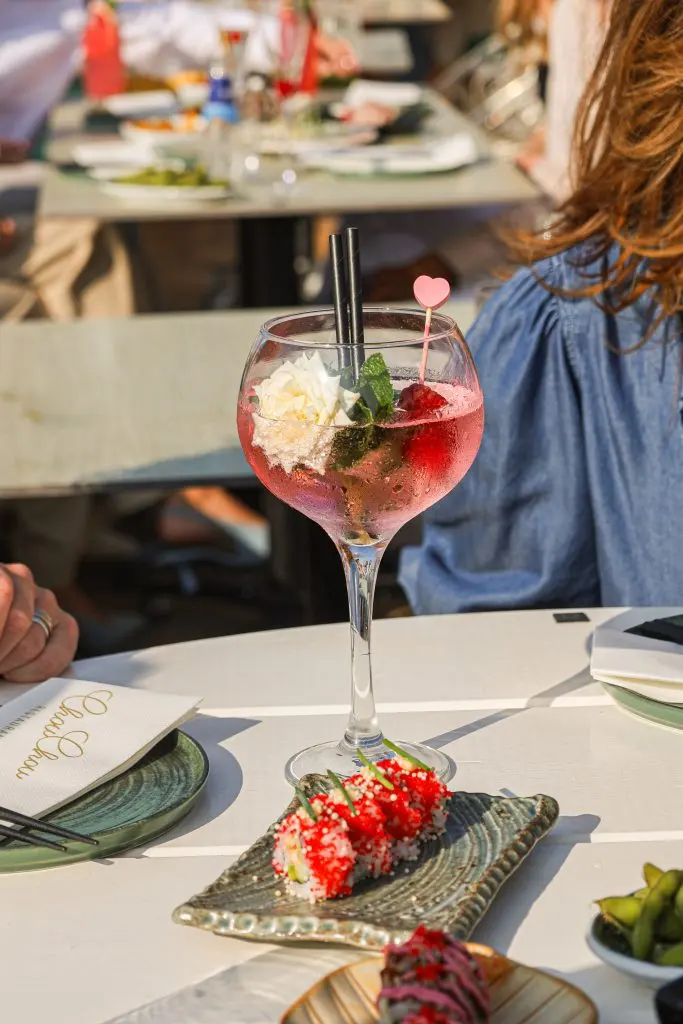 Cocktails en wereldse gerechten